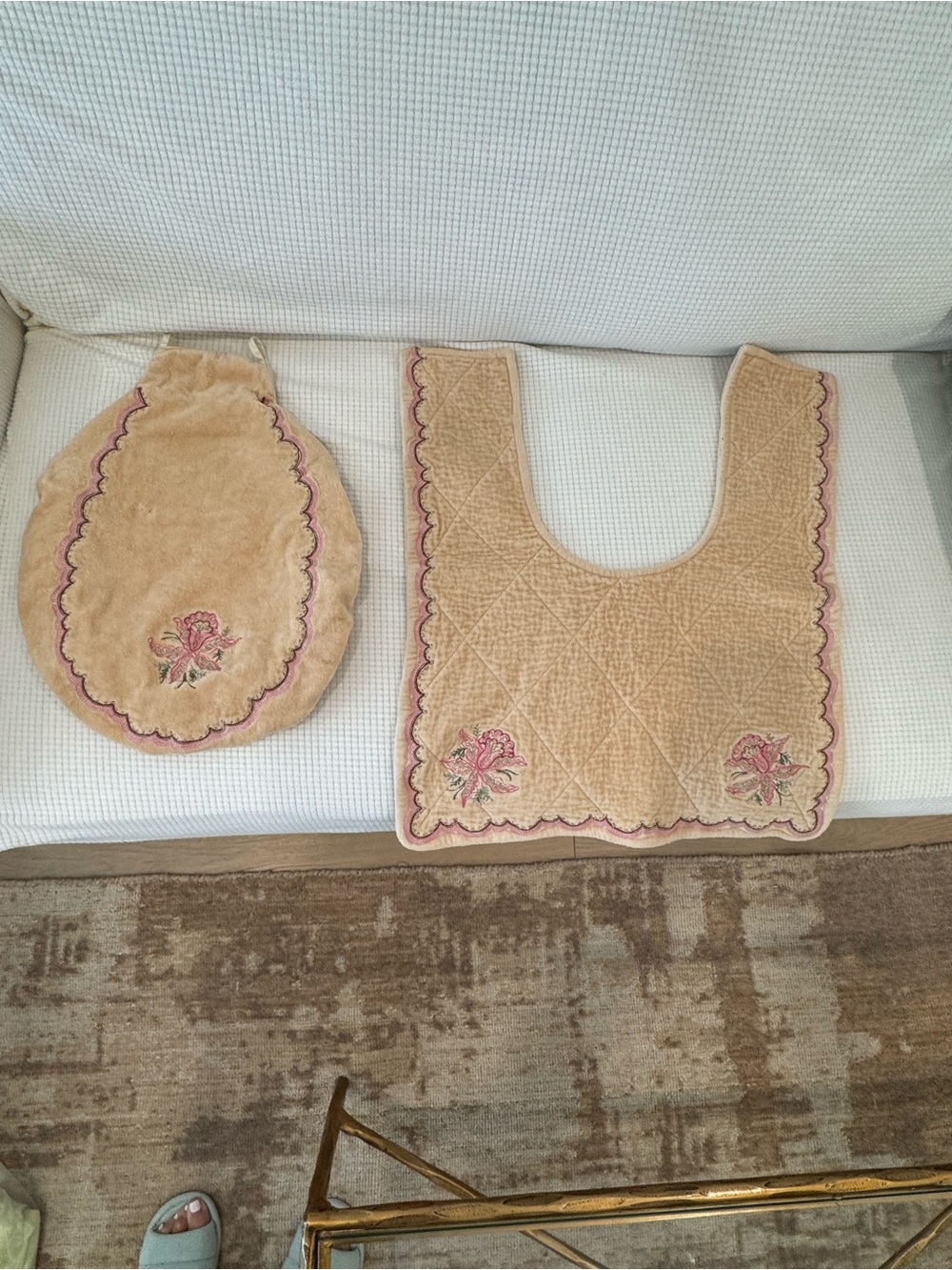 Vintage Anita Oggioni
Made in France Toilet
Set Tank Cover & Front
Floor Mat